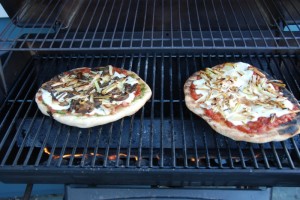 pizzas-on-grill